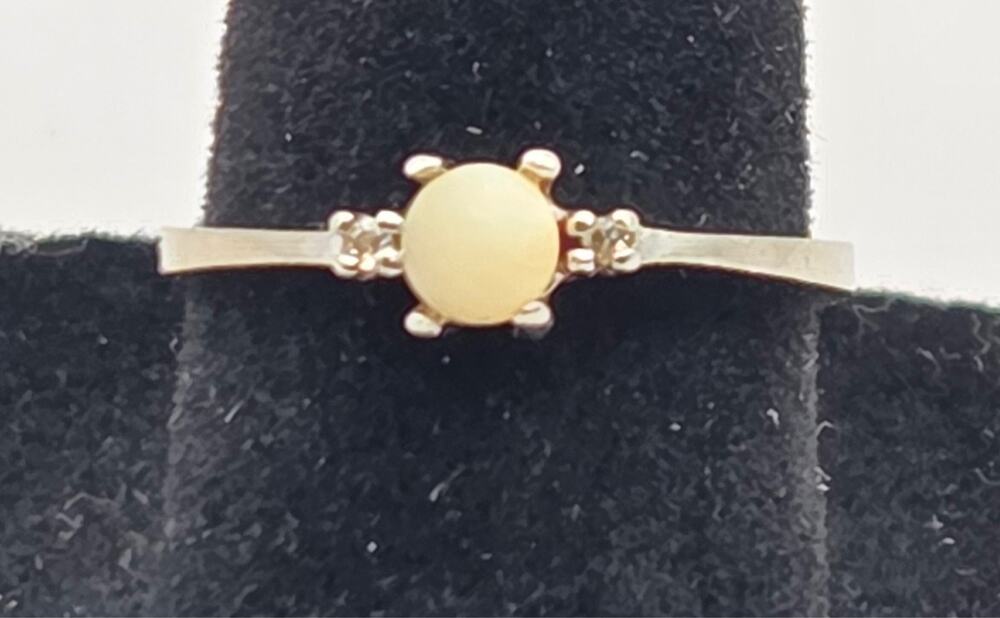 Vintage 10K Gold Ring Cream Cabochon Stone? Solitaire Size 6 Minimalist Dainty